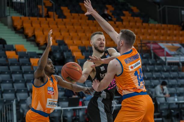 往面临舆论 往面临舆论